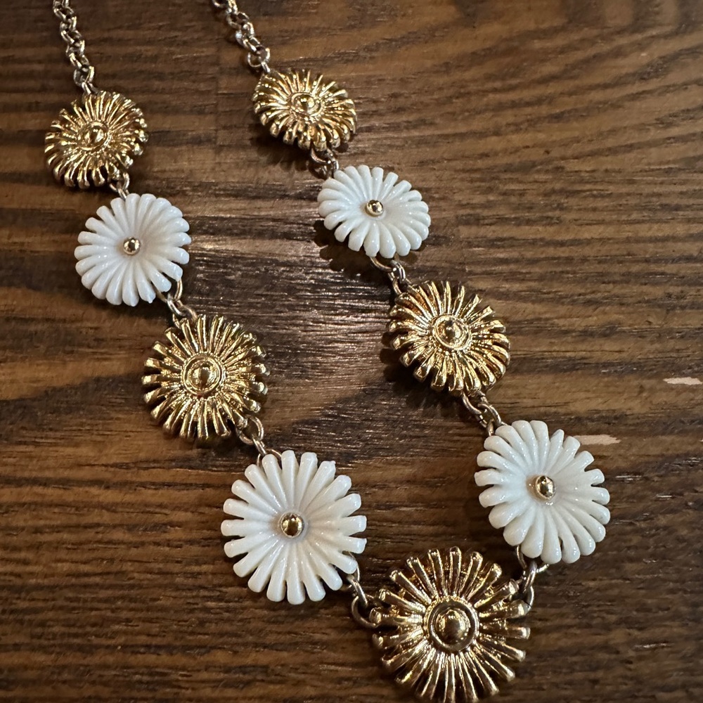 Ann Taylor Gold and Cream Daisy Necklace